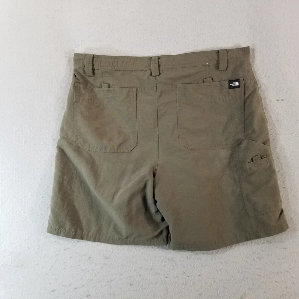 The North Face hiking shorts men's 38x8 khaki green outdoor security pocket